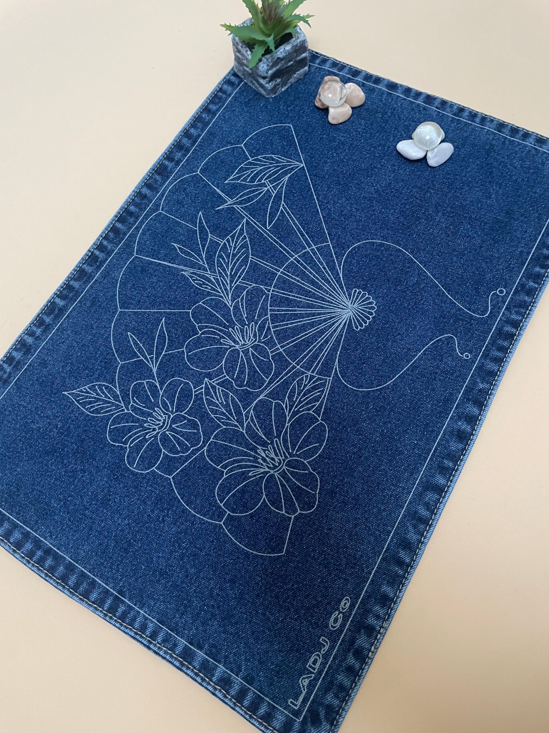 Set de Manteles de Mezclilla de Abanico con Flores
